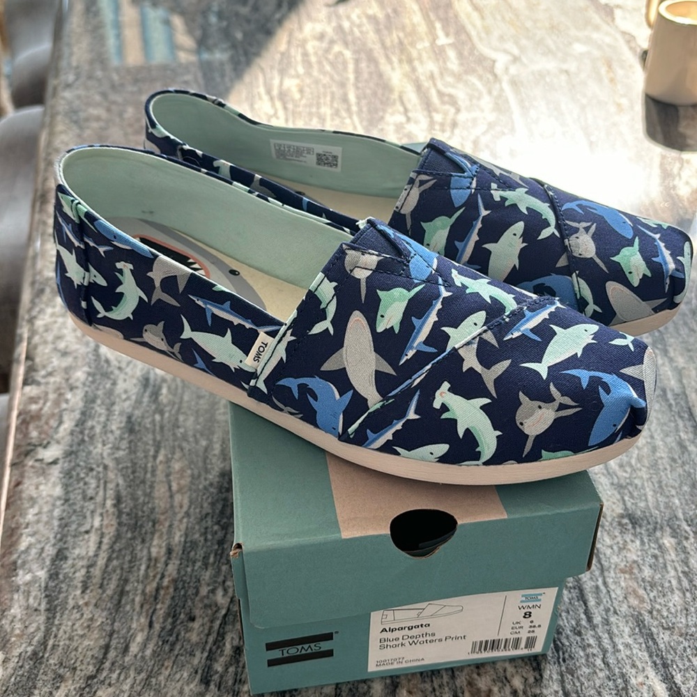 Tom’s Shoes Shark Print NWT